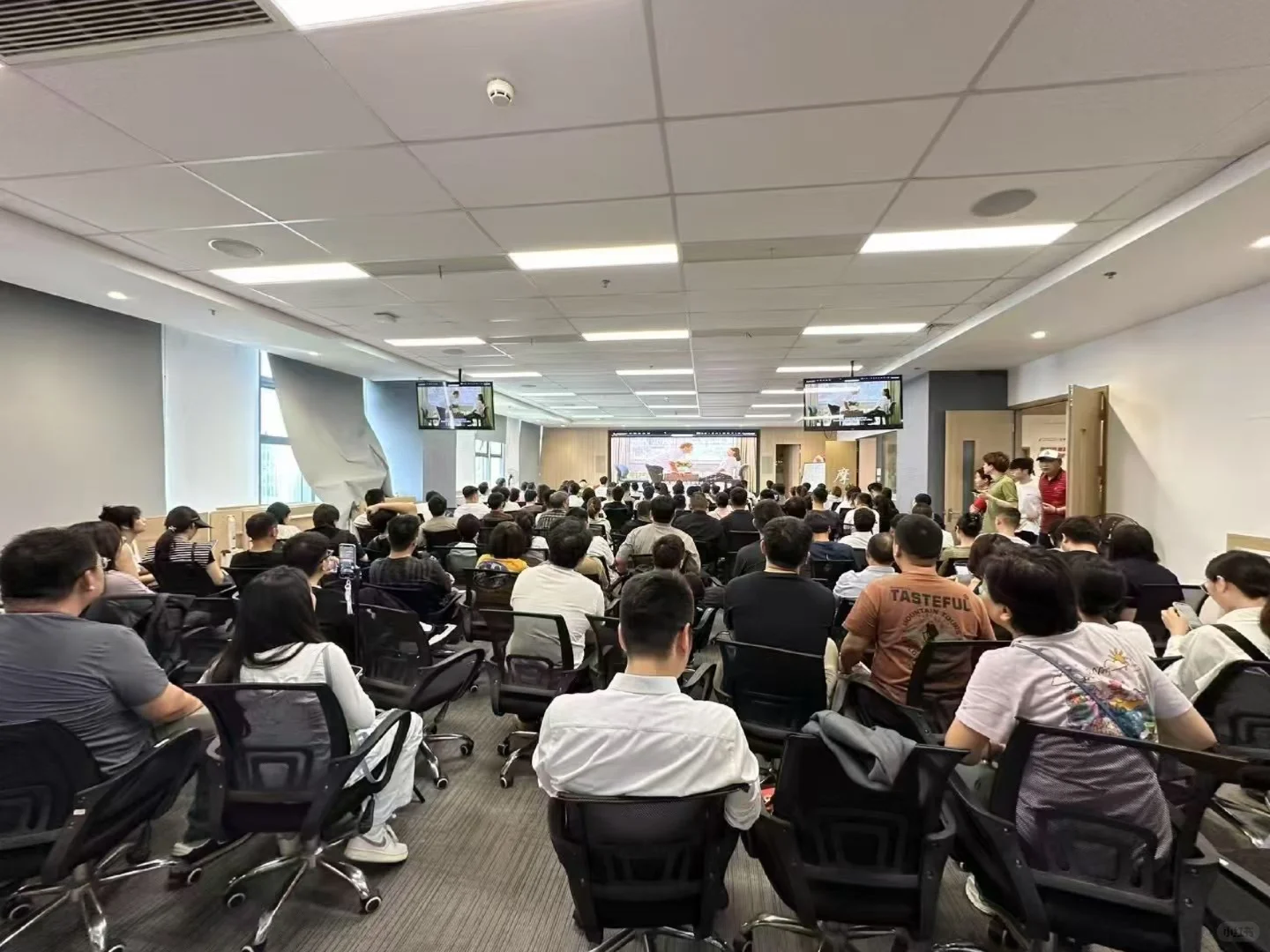 义务峰会现场，下期报名中。。。