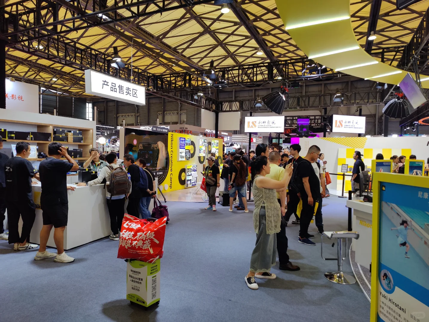 PI展会打卡尼康展台