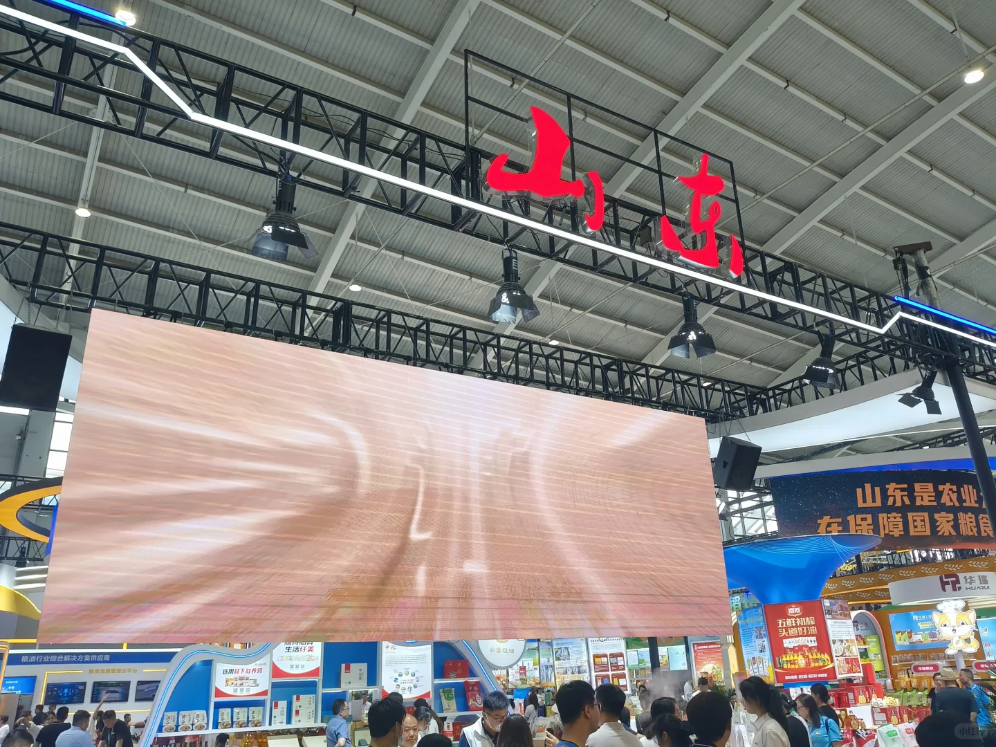 全国各省组织展台到沈阳参展，这个展览牛