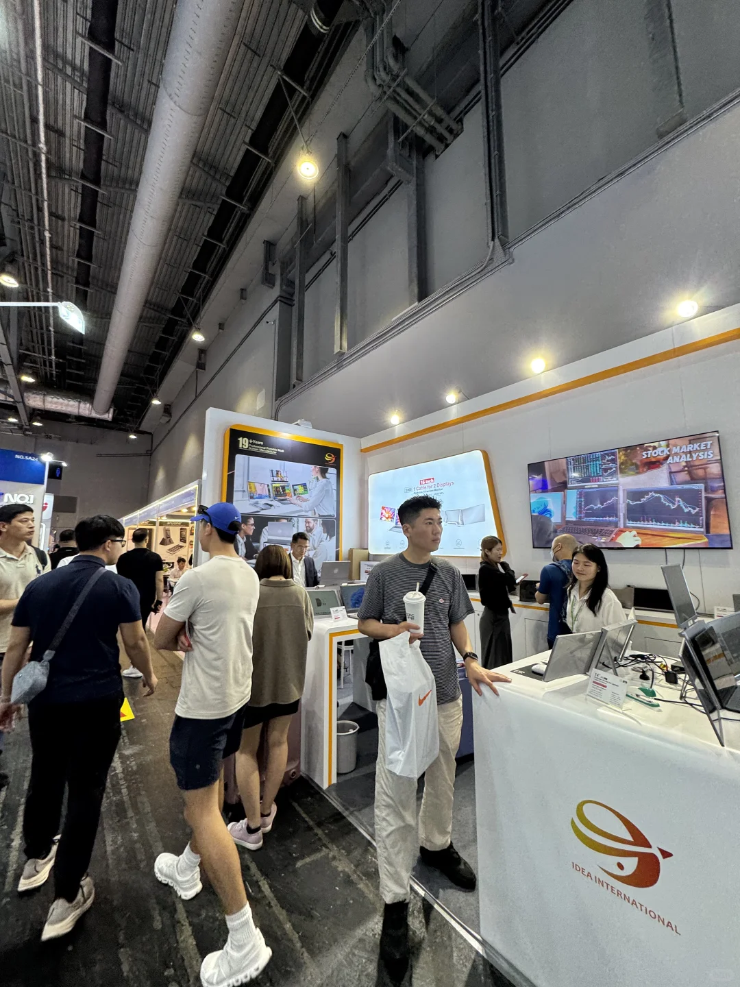 在香港电子展会的第三天