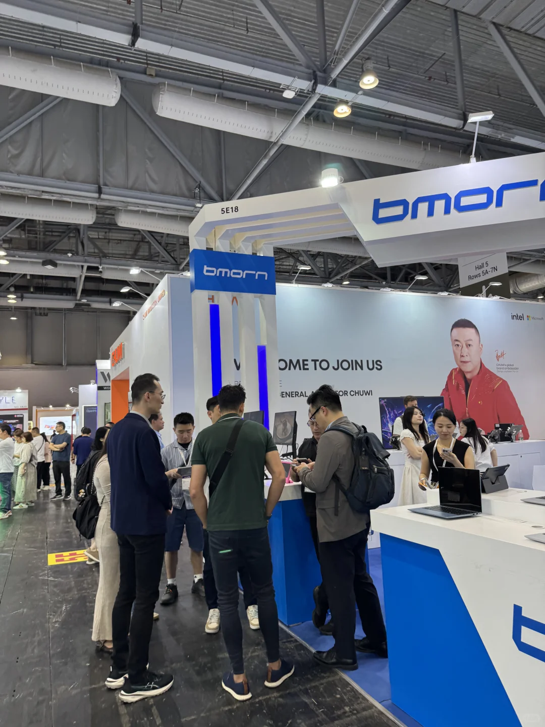 在香港电子展会的第三天