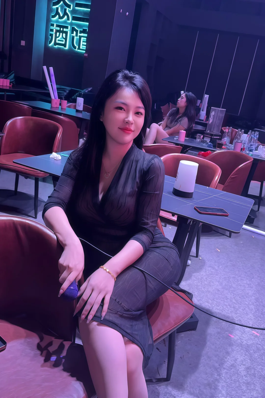 少妇连衣裙的松弛感
