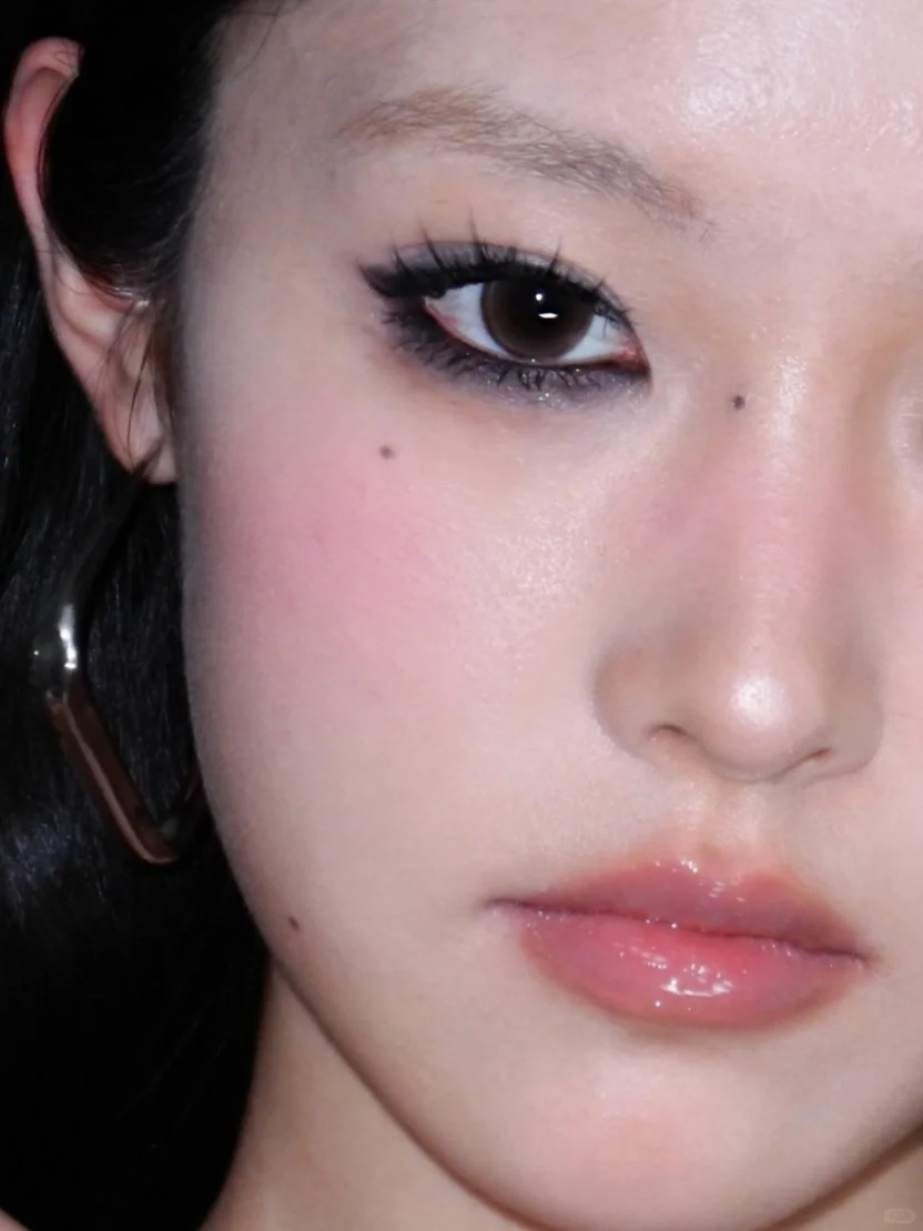 古早味?涩谷辣妹烟熏妆?