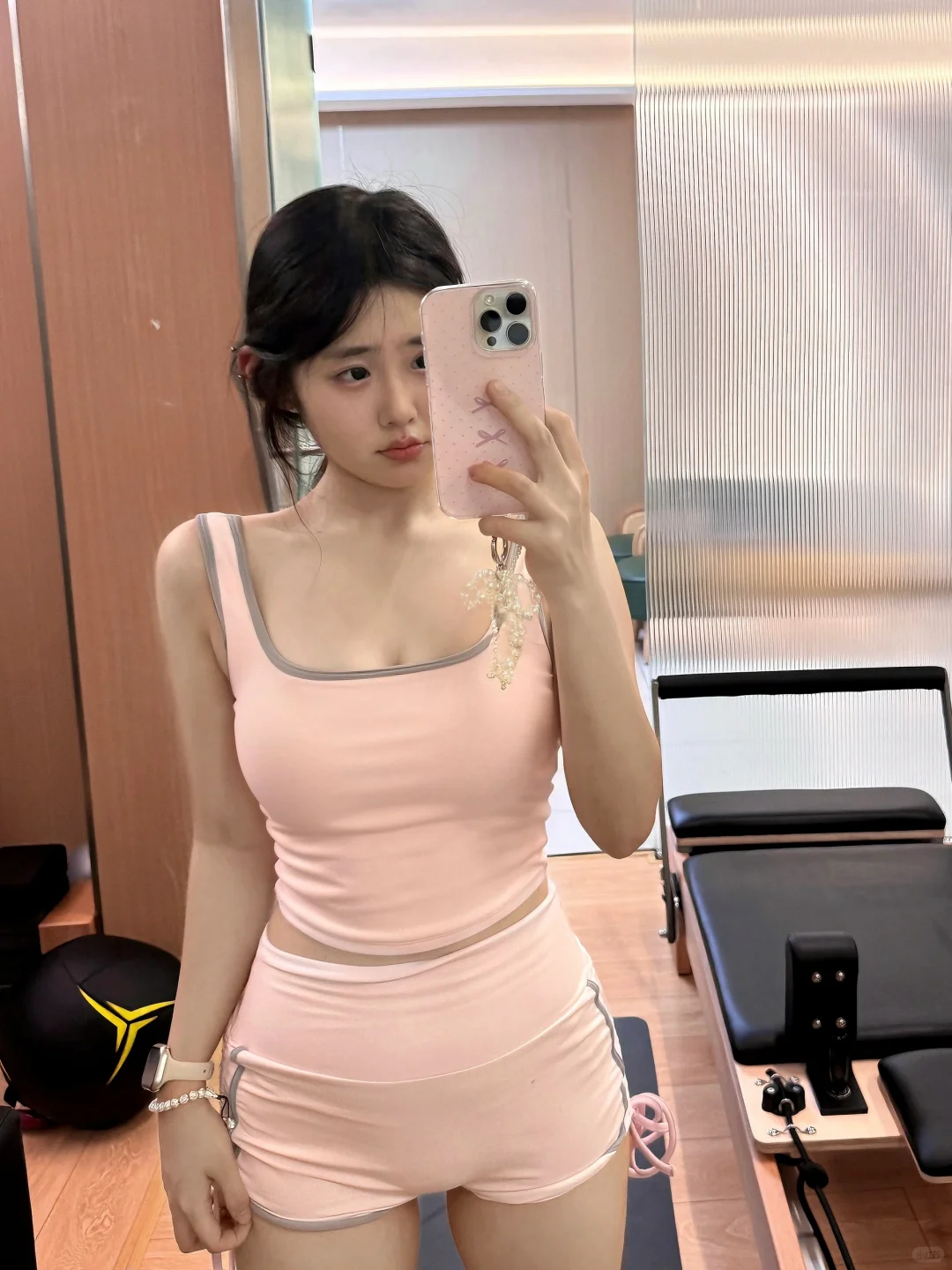 公主请穿上粉粉的瑜伽服?