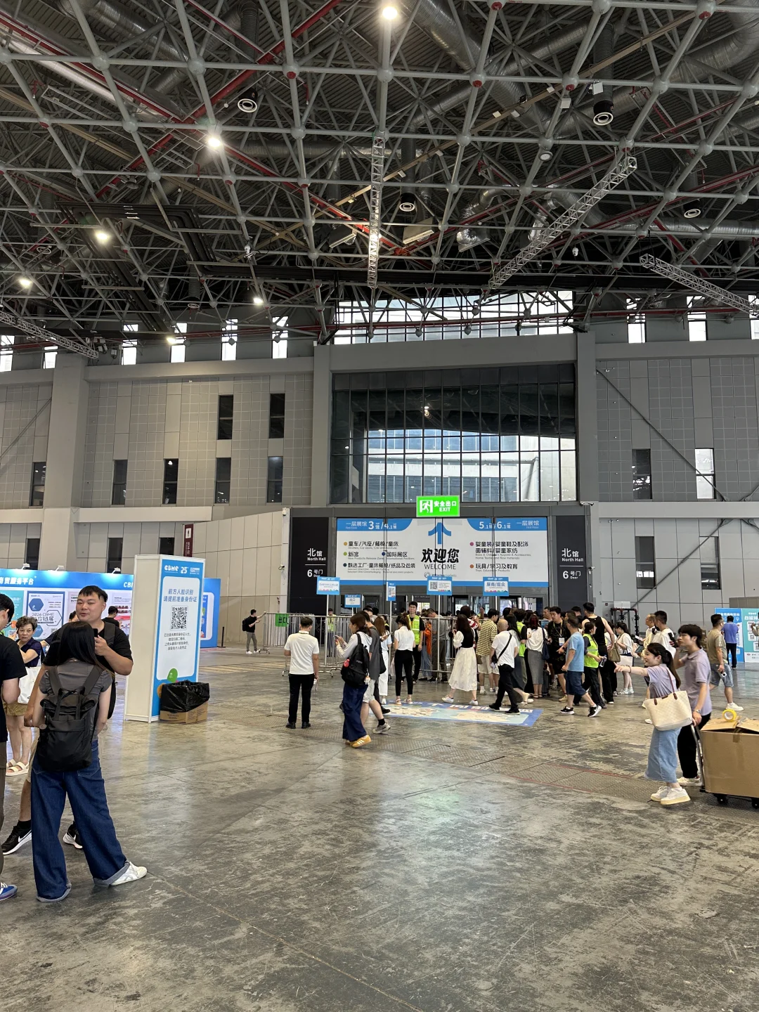 去国家会展中心，这里出去，简直远到天际