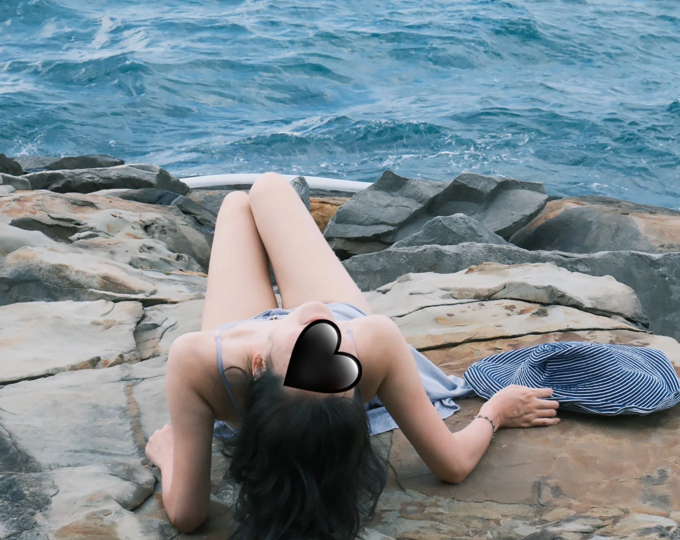 海边泳衣拍照不露脸姿势分享?