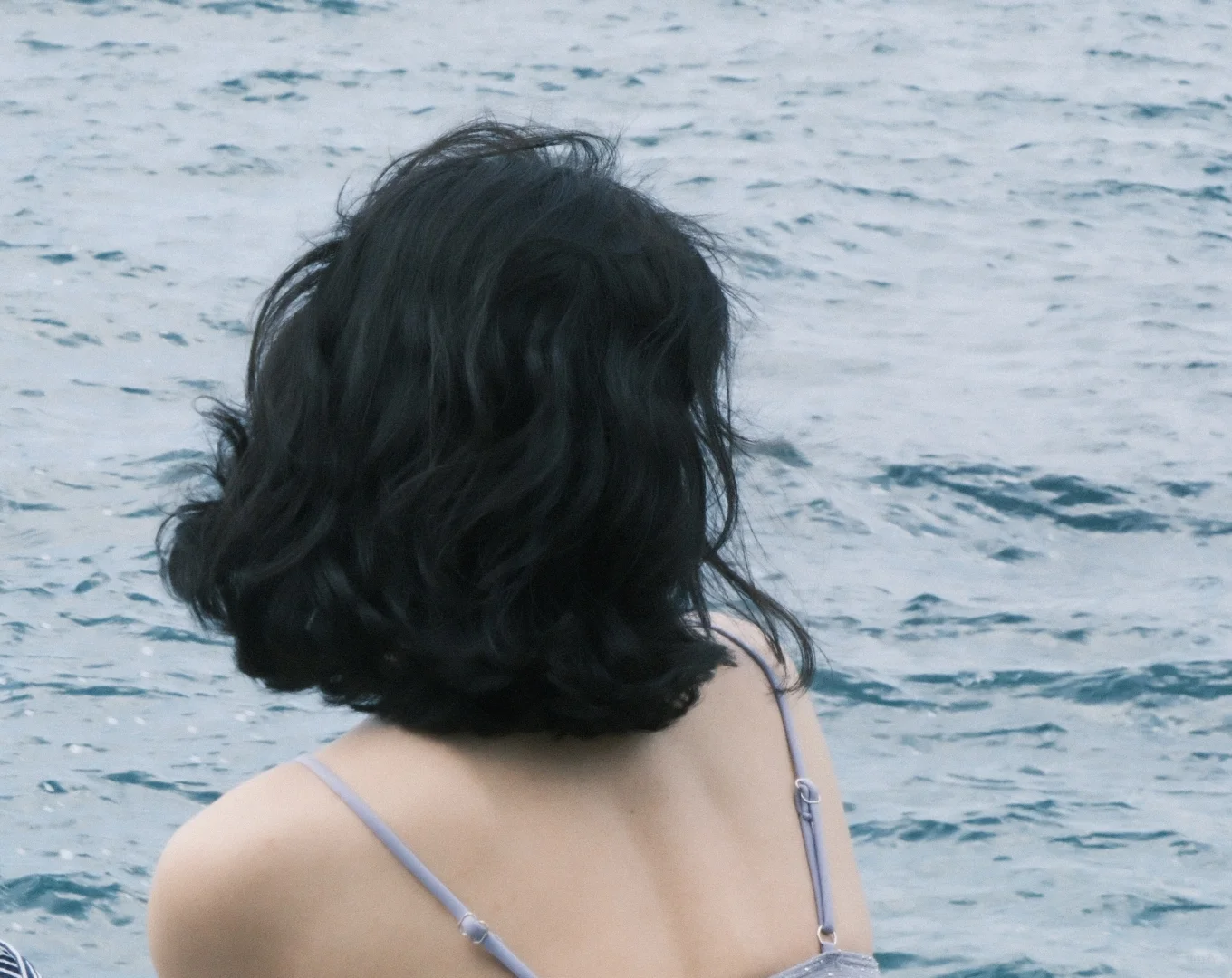 海边泳衣拍照不露脸姿势分享?