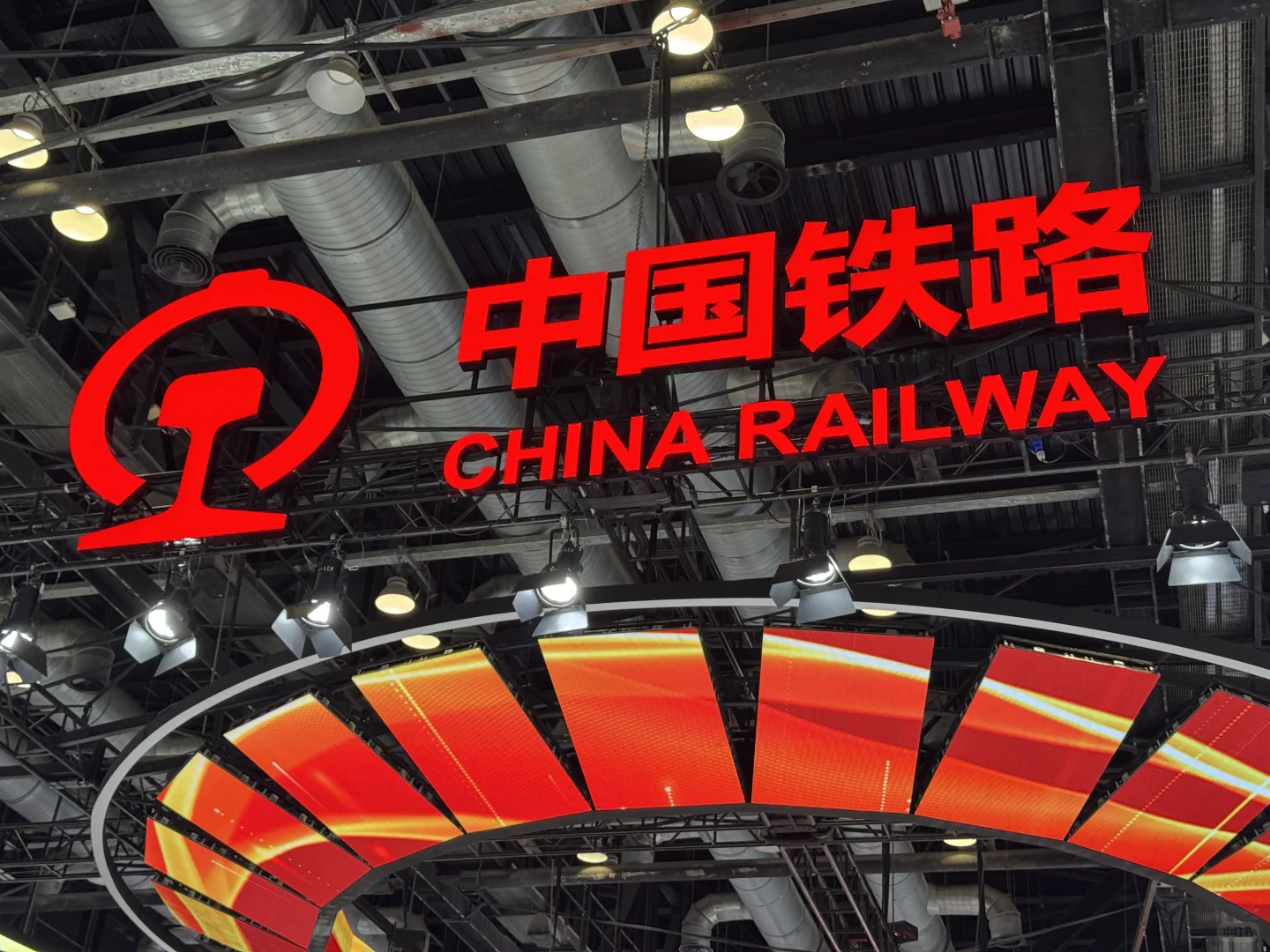 替我交大来铁路技术装备展露个脸！