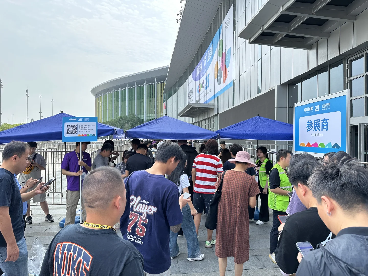 去国家会展中心，这里出去，简直远到天际