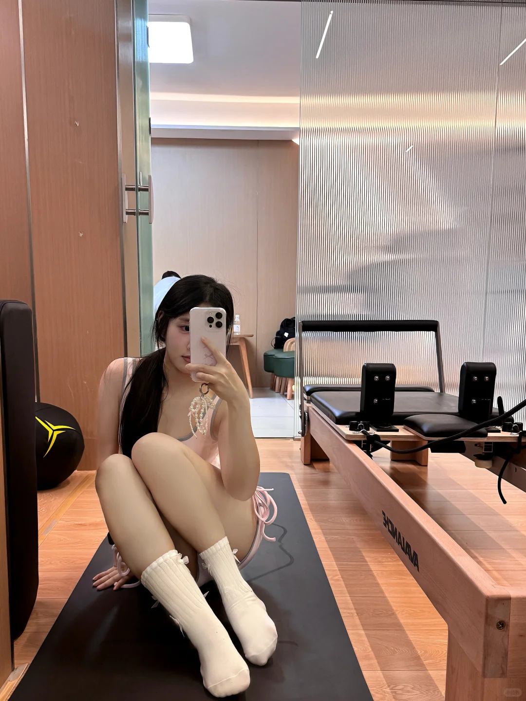 公主请穿上粉粉的瑜伽服?