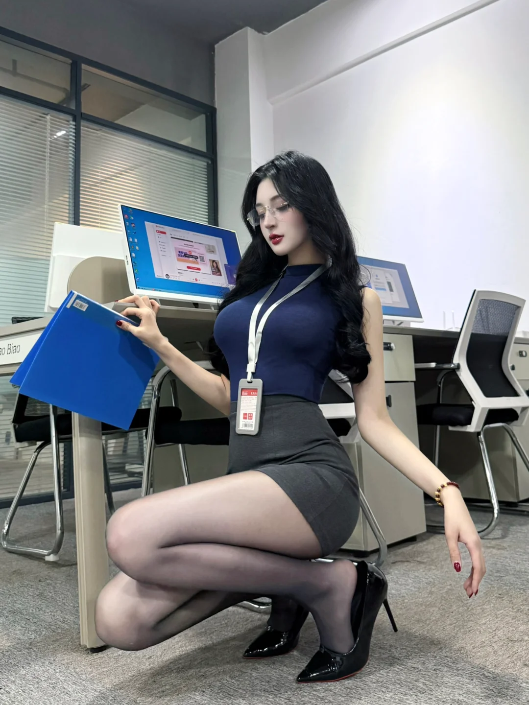 今天是秘书小姐