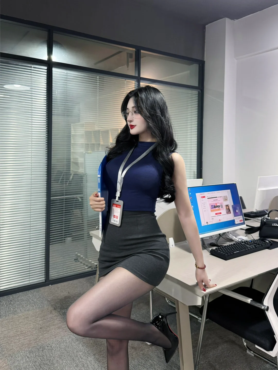 今天是秘书小姐