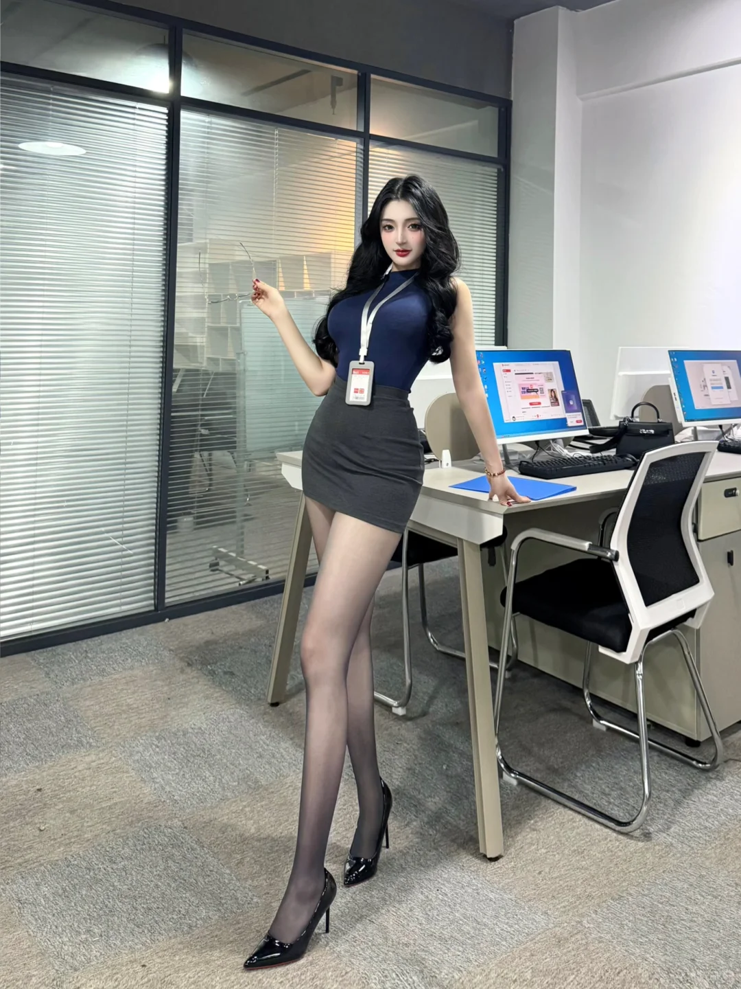 今天是秘书小姐