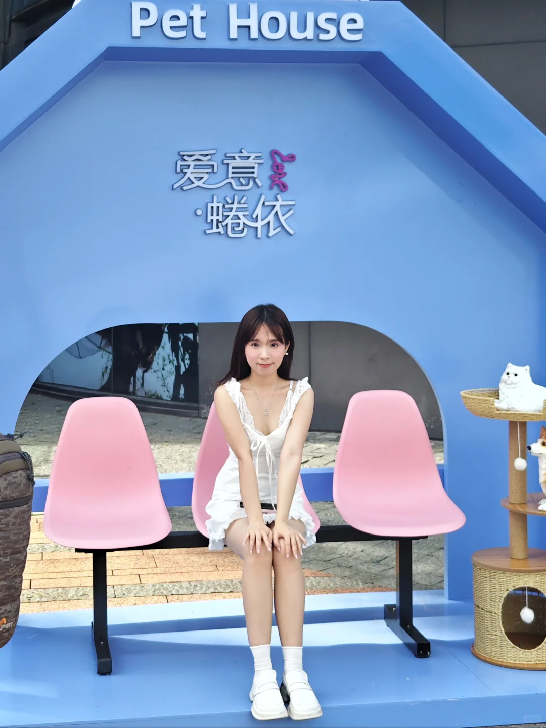 ?多巴胺蓝展美哭！?地铁口免费出片