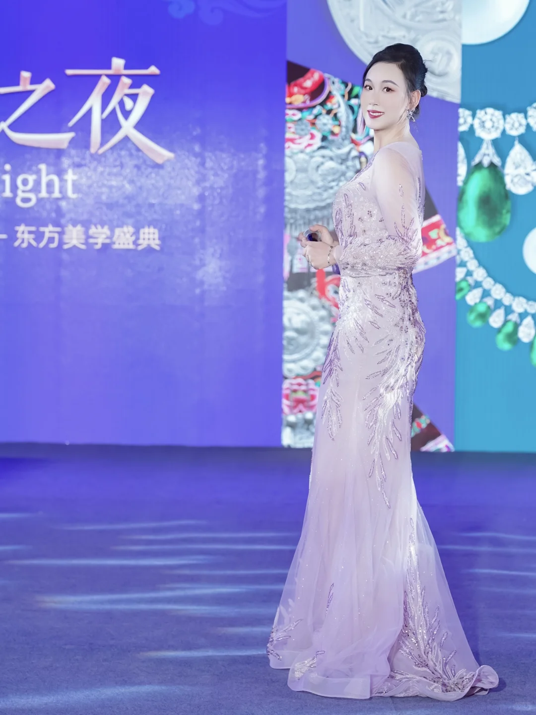 今天份的沉浸式逛展·紫罗兰之夜?
