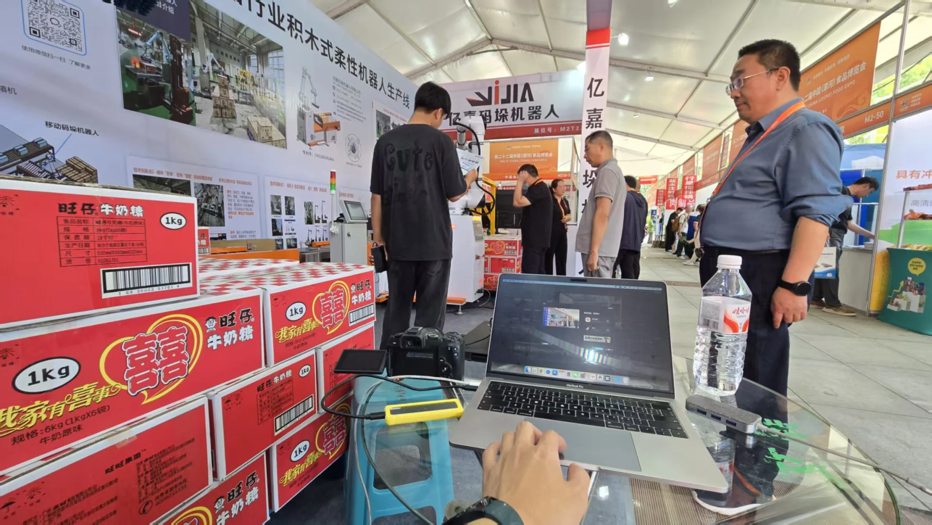 你是食品厂采购，你会去展会还是在网上买