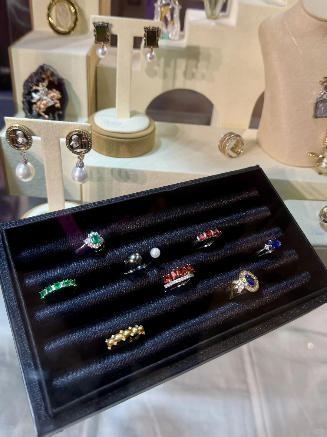 今天份的沉浸式逛展·紫罗兰之夜?