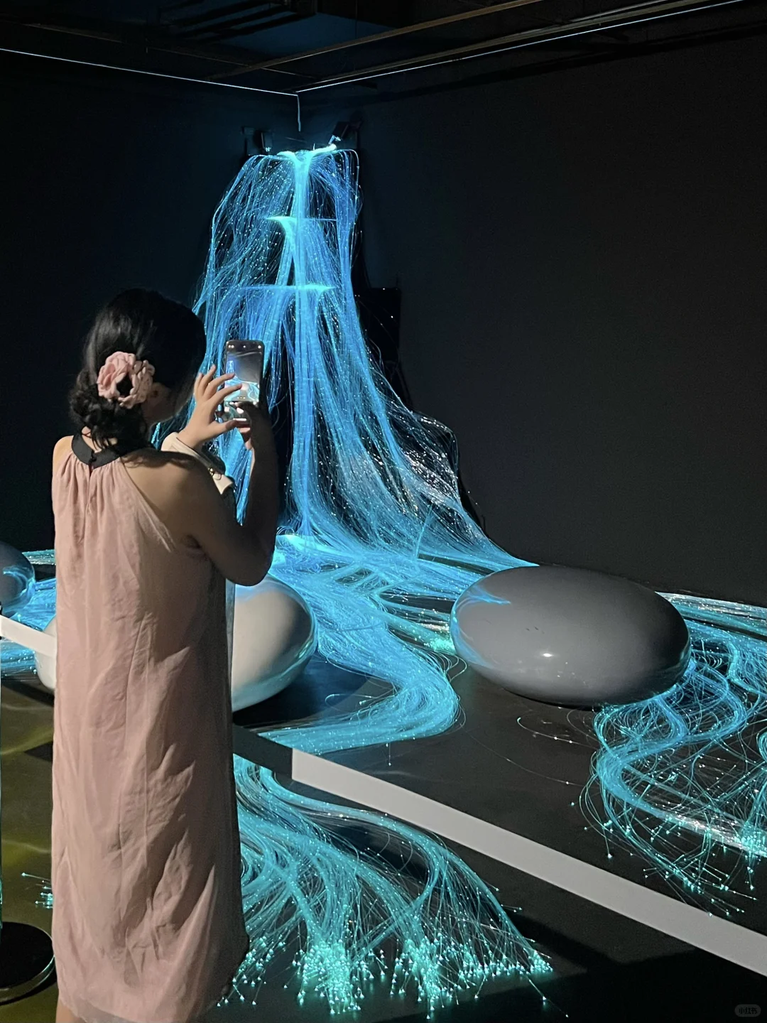武汉新展｜《她要自己去买花》?巨新巨好拍～