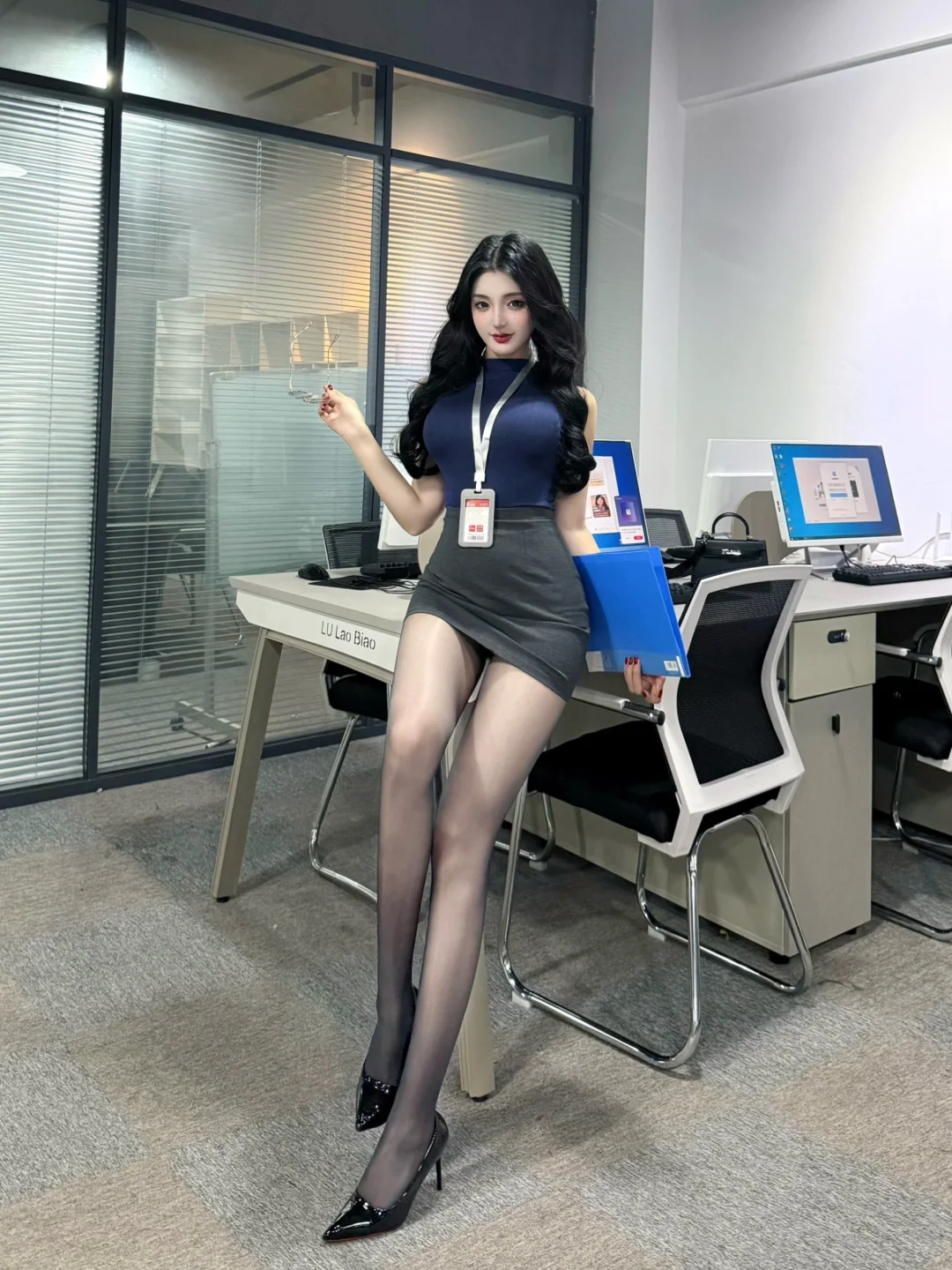今天是秘书小姐