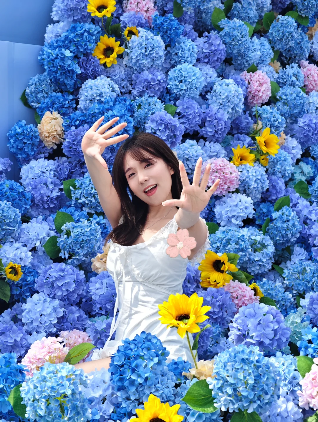 ?多巴胺蓝展美哭！?地铁口免费出片