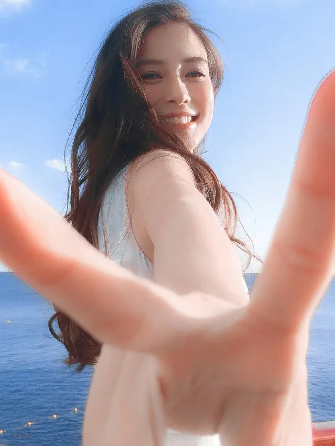?大家还记得Angelababy这组海边出圈照吗
