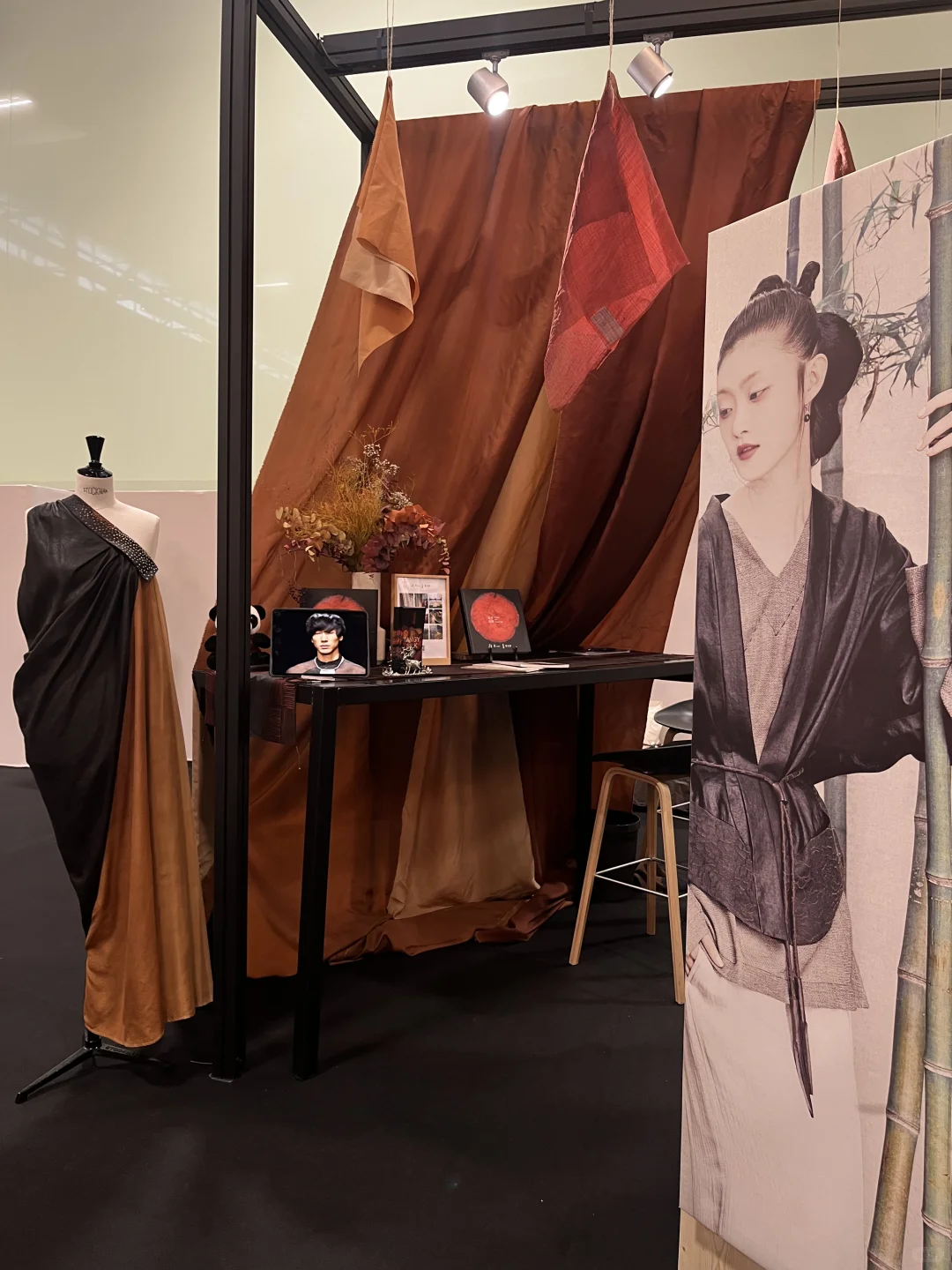 全球仅11个！“天意香云纱”入选巴黎PV展