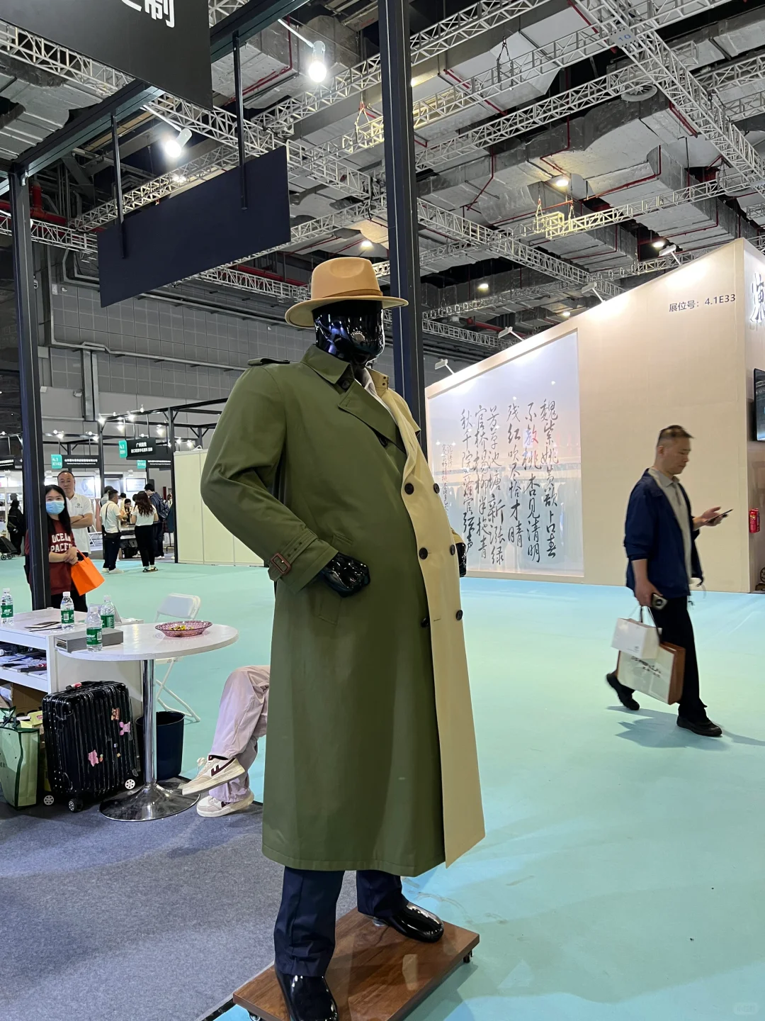 它博会逛累了就去隔壁两个展歇会吧