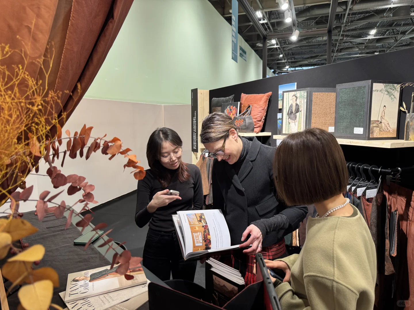 全球仅11个！“天意香云纱”入选巴黎PV展