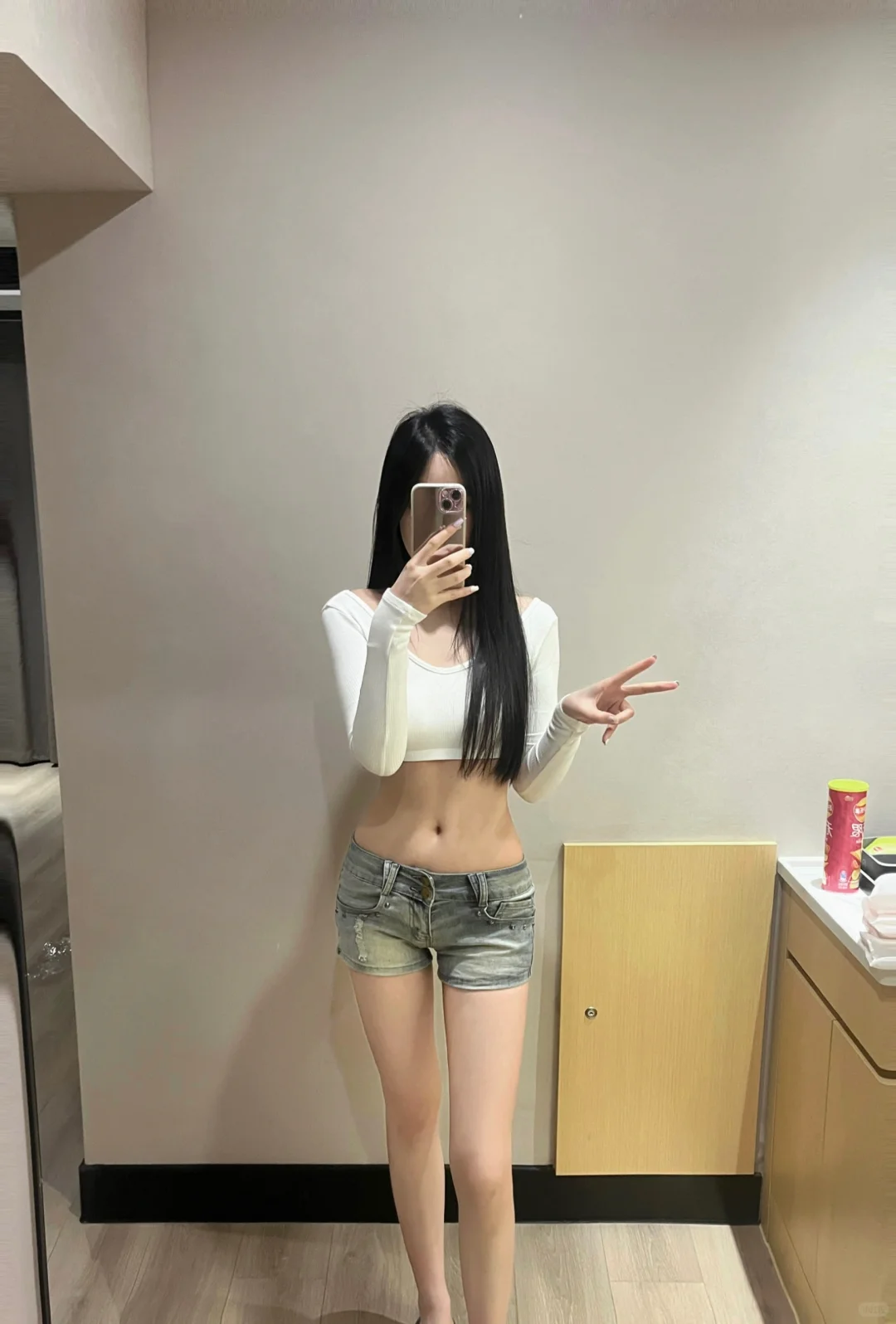 拜托能不能不要穿暴露的衣服发朋友圈啊