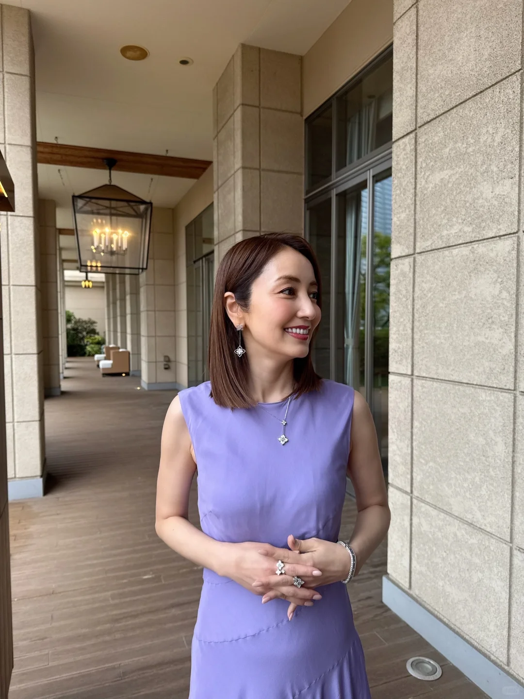 这身紫真的很显气色！