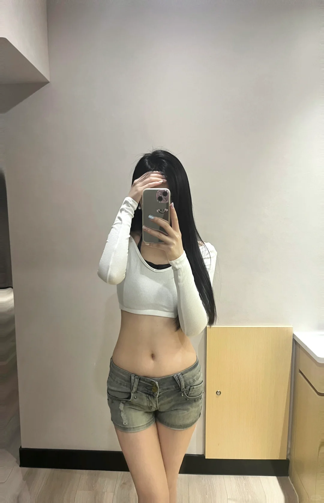 拜托能不能不要穿暴露的衣服发朋友圈啊