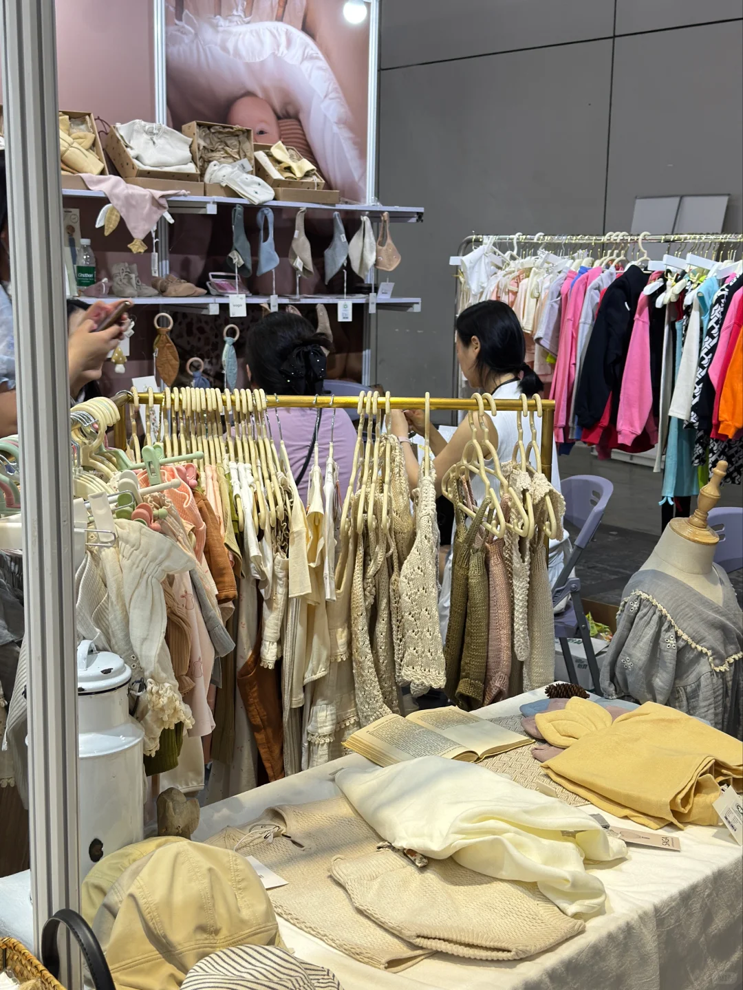 谁家展台这么火?？！