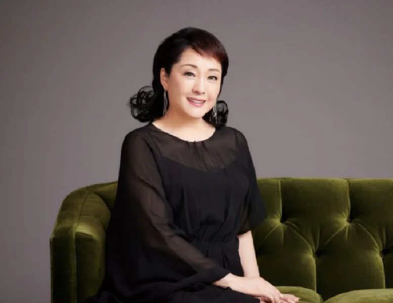 美魔女们50年代言专属?美伊娜多