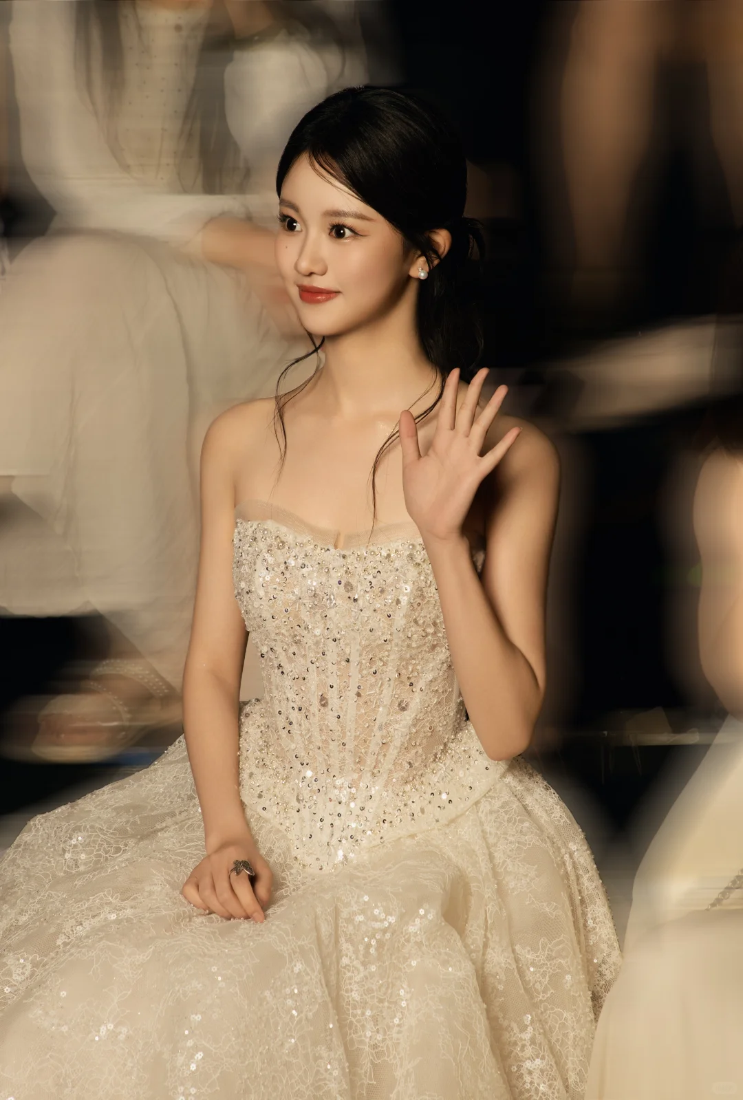 婚纱展偶遇小仙女，原来是乐华娱乐李佳佳！