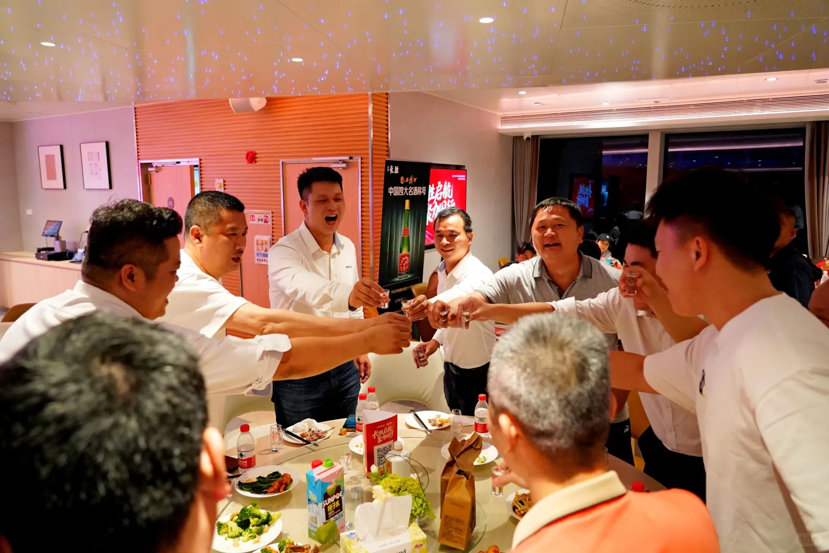谁家那么豪气租了艘邮轮搞招商会？！