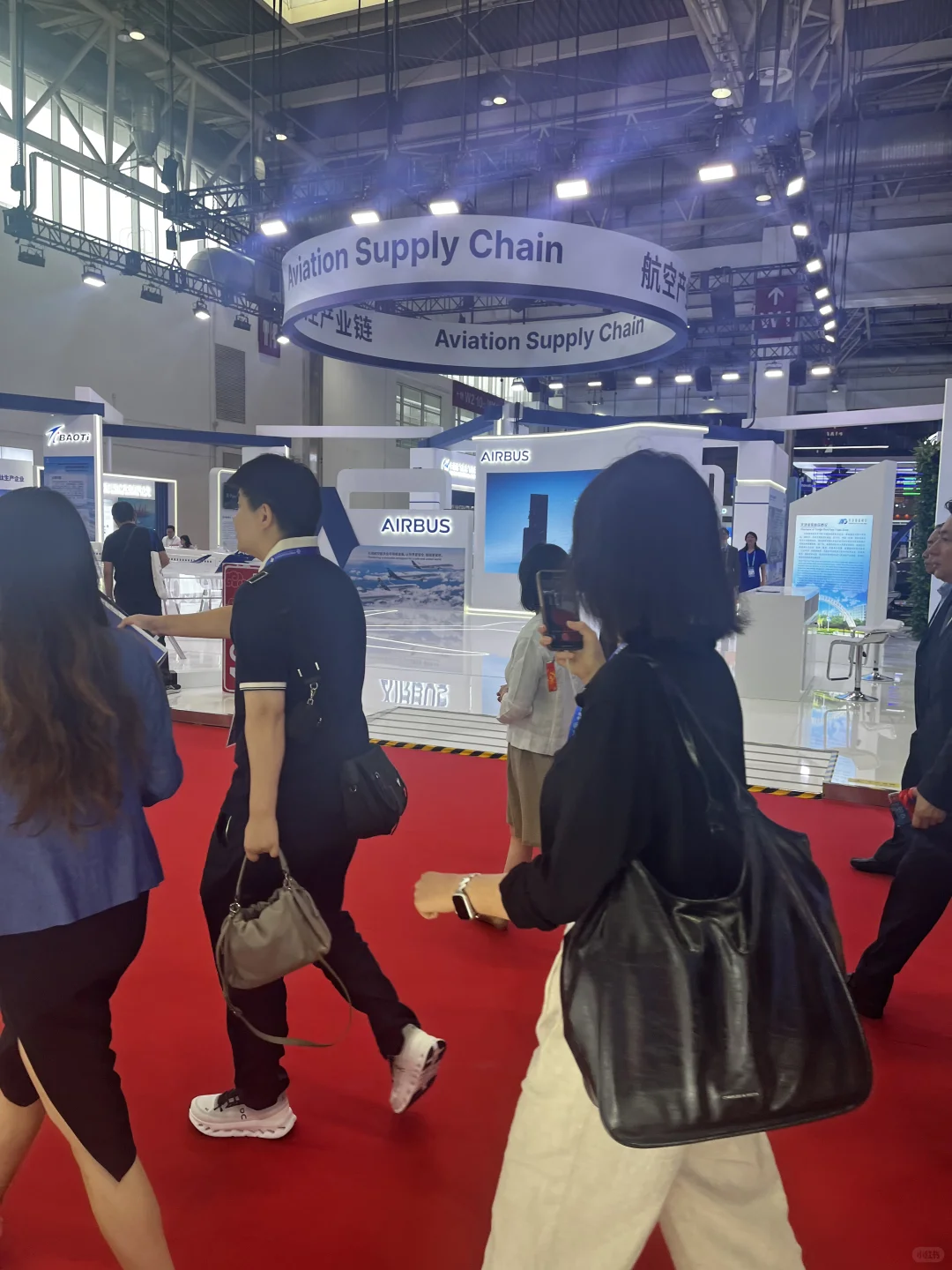 与商界女强人擦肩而过?