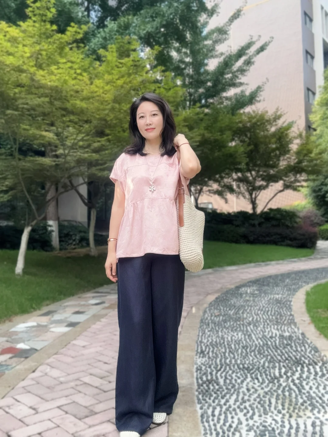 中年姐妹抄作业，18套舒适感穿搭不重样！