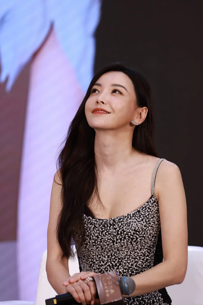 她的存在感永远在刚刚好～