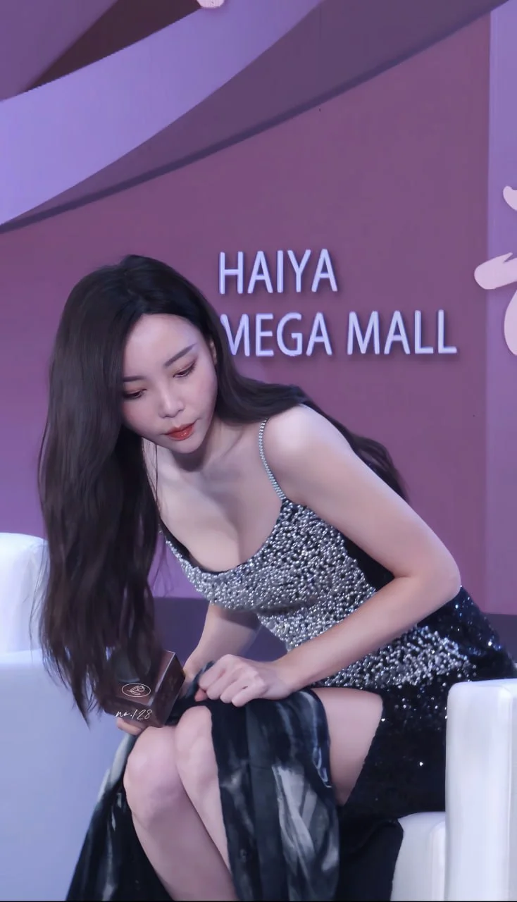 她的存在感永远在刚刚好～