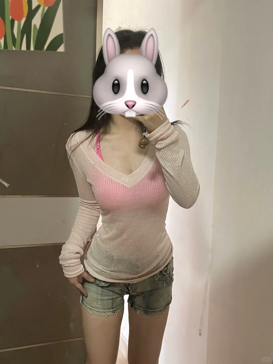 粉色罩衫好有美女感