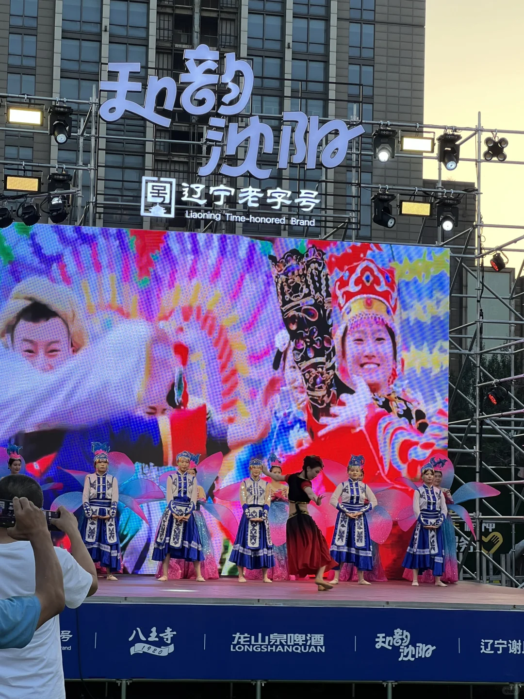 沈阳展览馆 这么多人在这干啥呢
