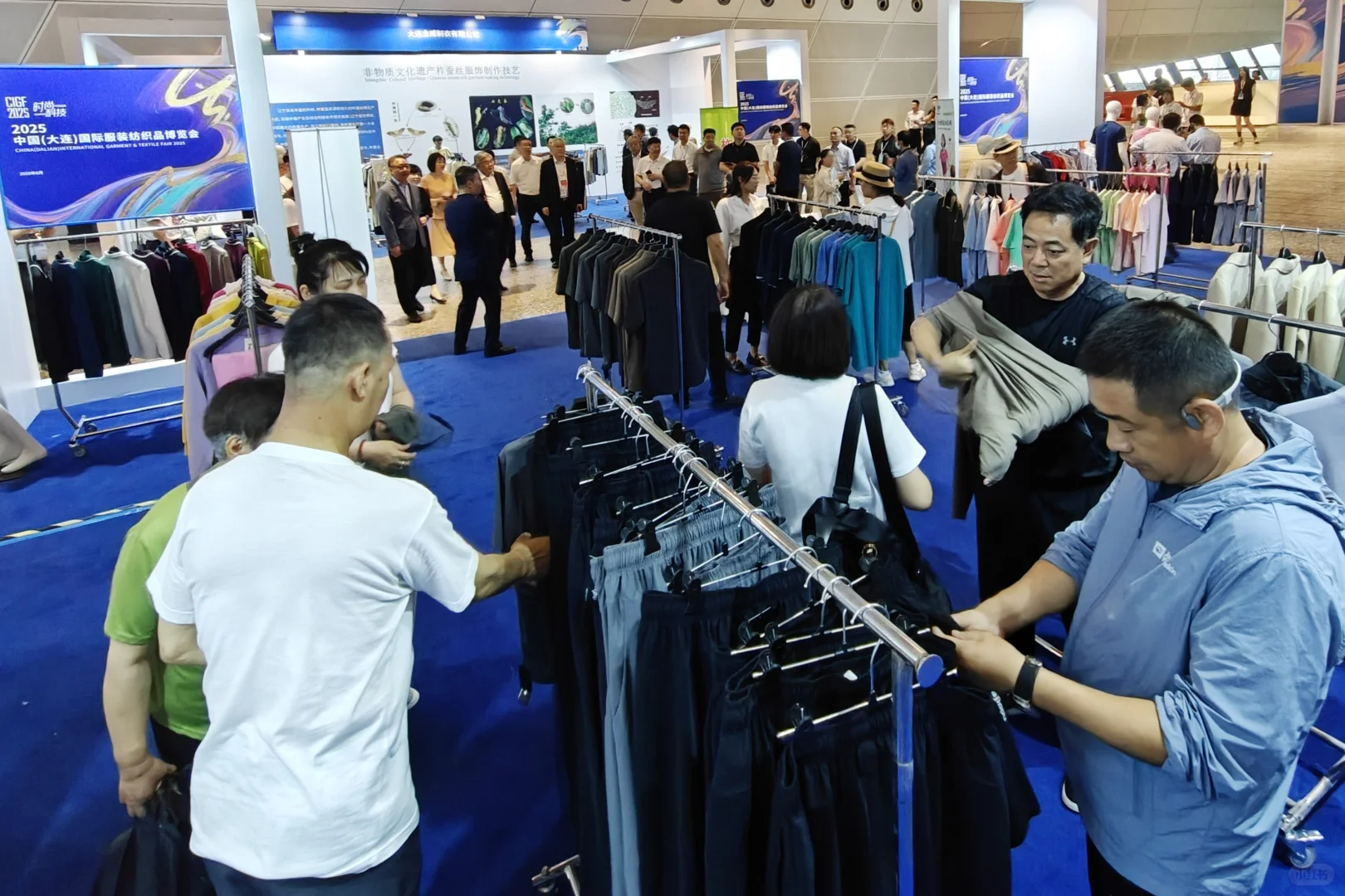 2025中国(大连)国际服装纺织品博览开幕