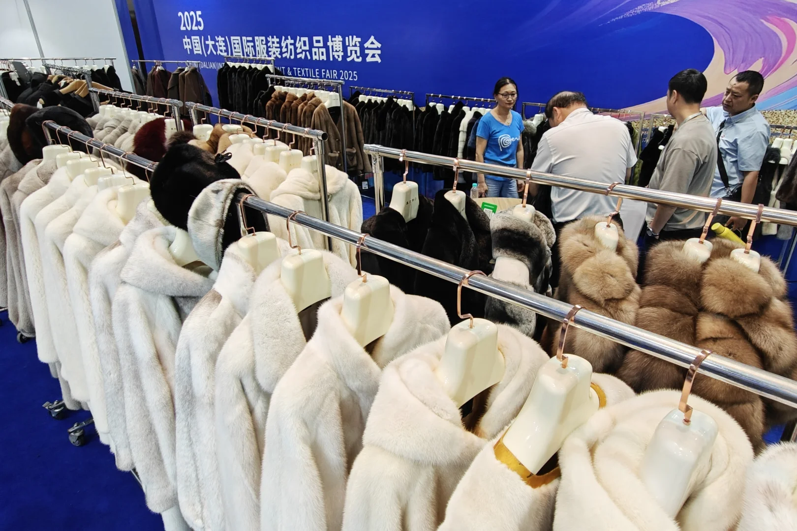 2025中国(大连)国际服装纺织品博览开幕