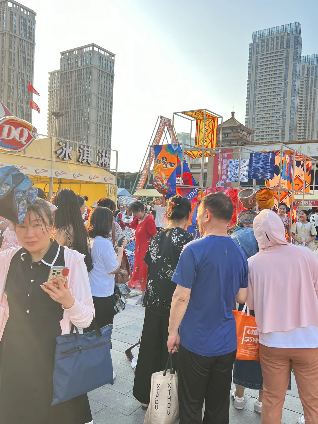 沈阳展览馆 这么多人在这干啥呢
