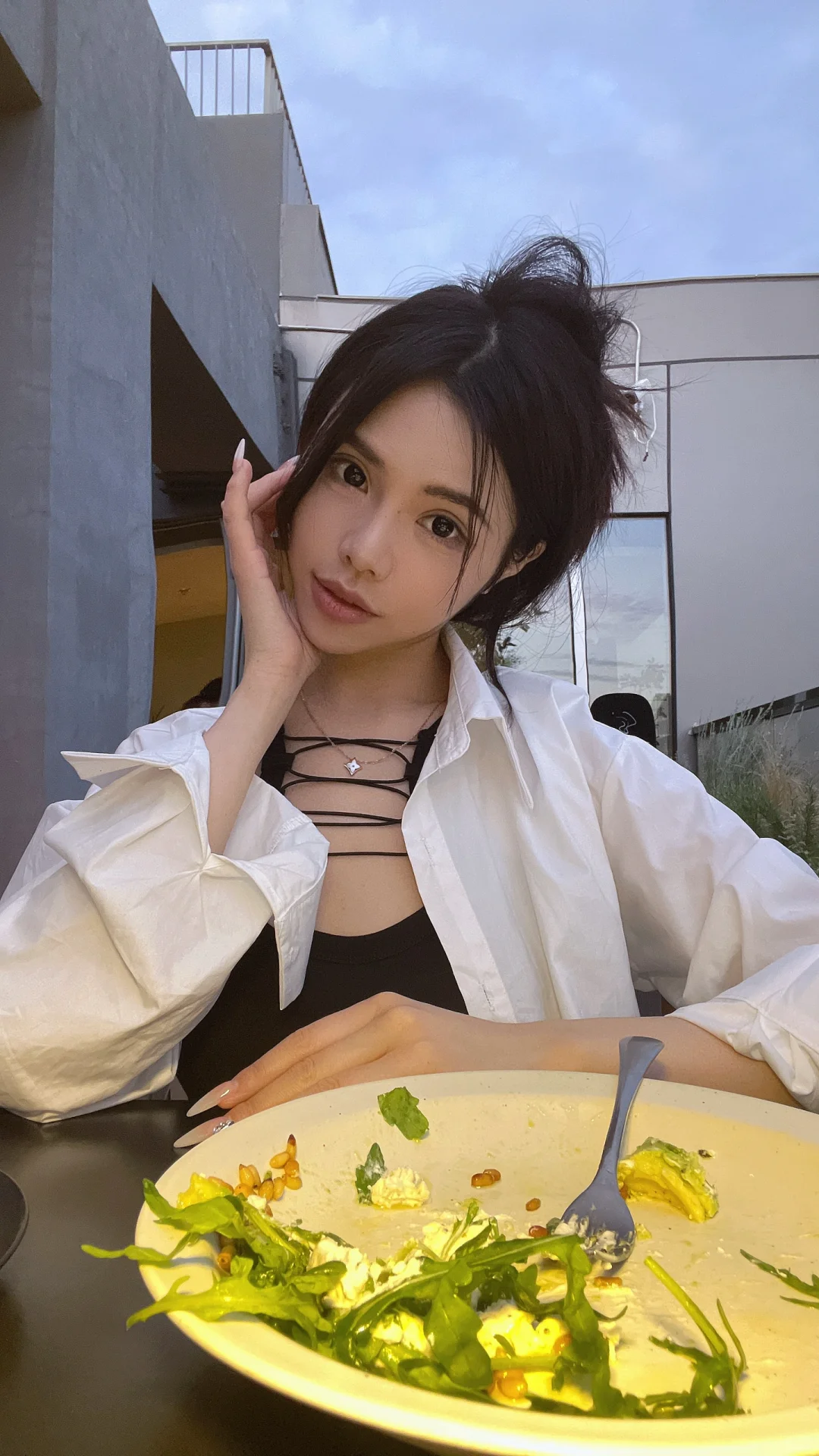 4个拍照姿势|But怎么有股人妻味儿