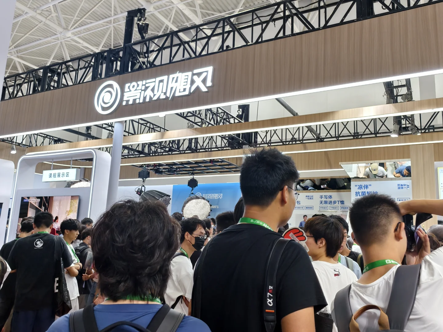 翻译销售勇闯新闻联播！