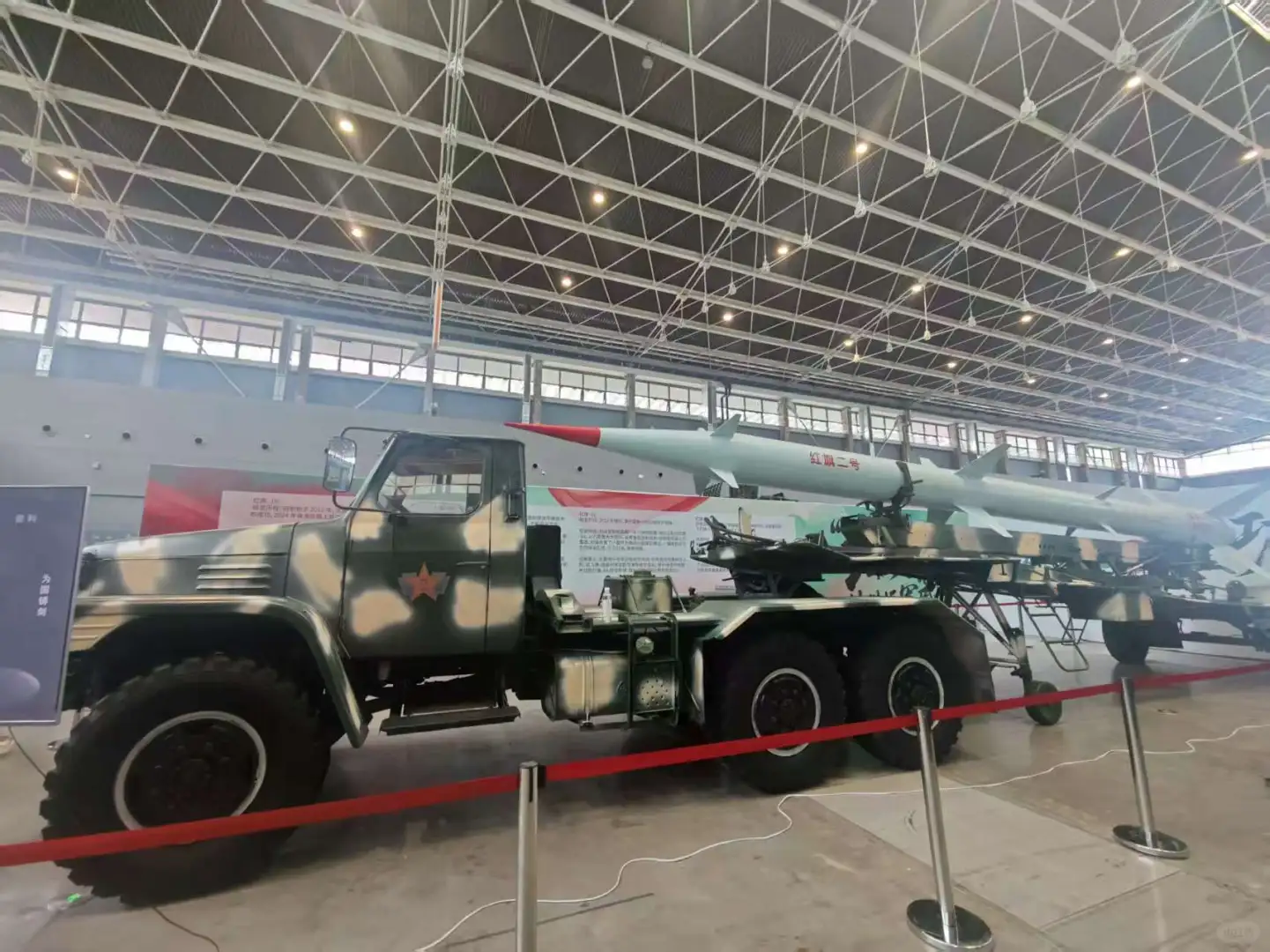 参观航空航天国防科普展正定站