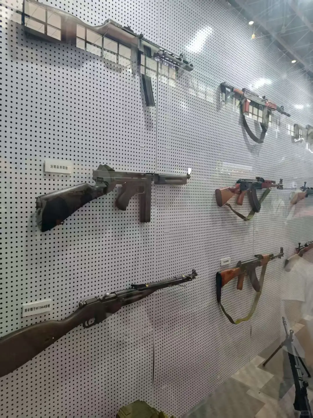 参观航空航天国防科普展正定站