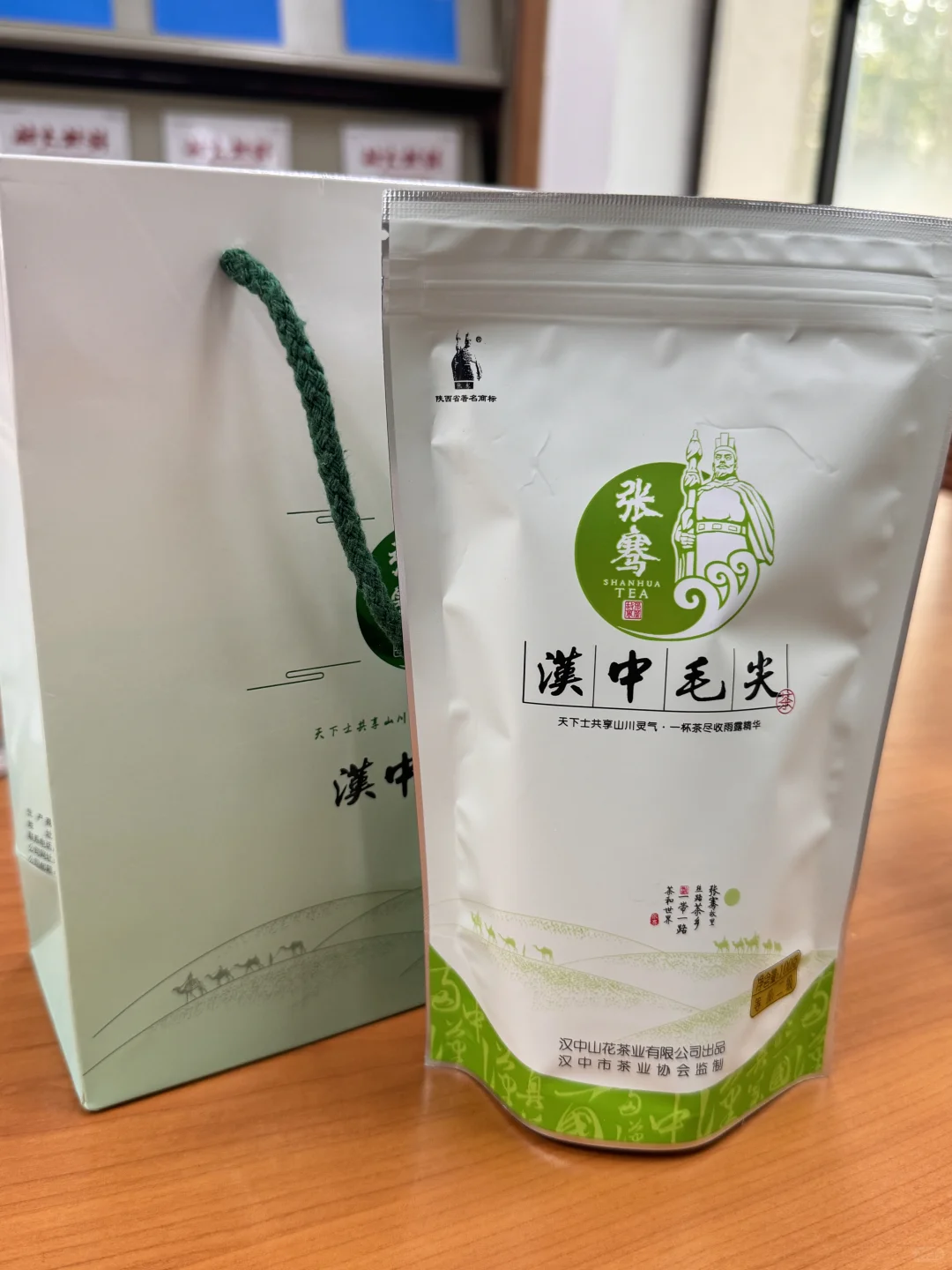 来逛学校的助农销售展啦?