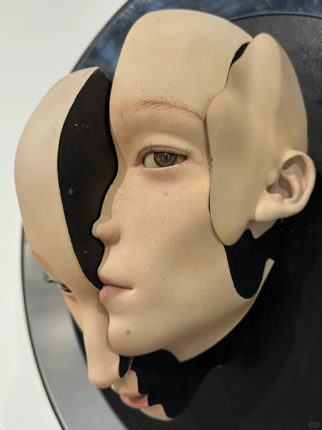 贵阳万象城巨脸展，科幻浪潮来袭